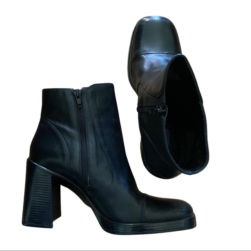 Vintage Y2K Chunky Platform Boots by Hillard & Hanson Womens Size 10.